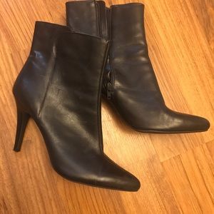 SALE!!! Women’s Brown Nine West Ankle Bootie